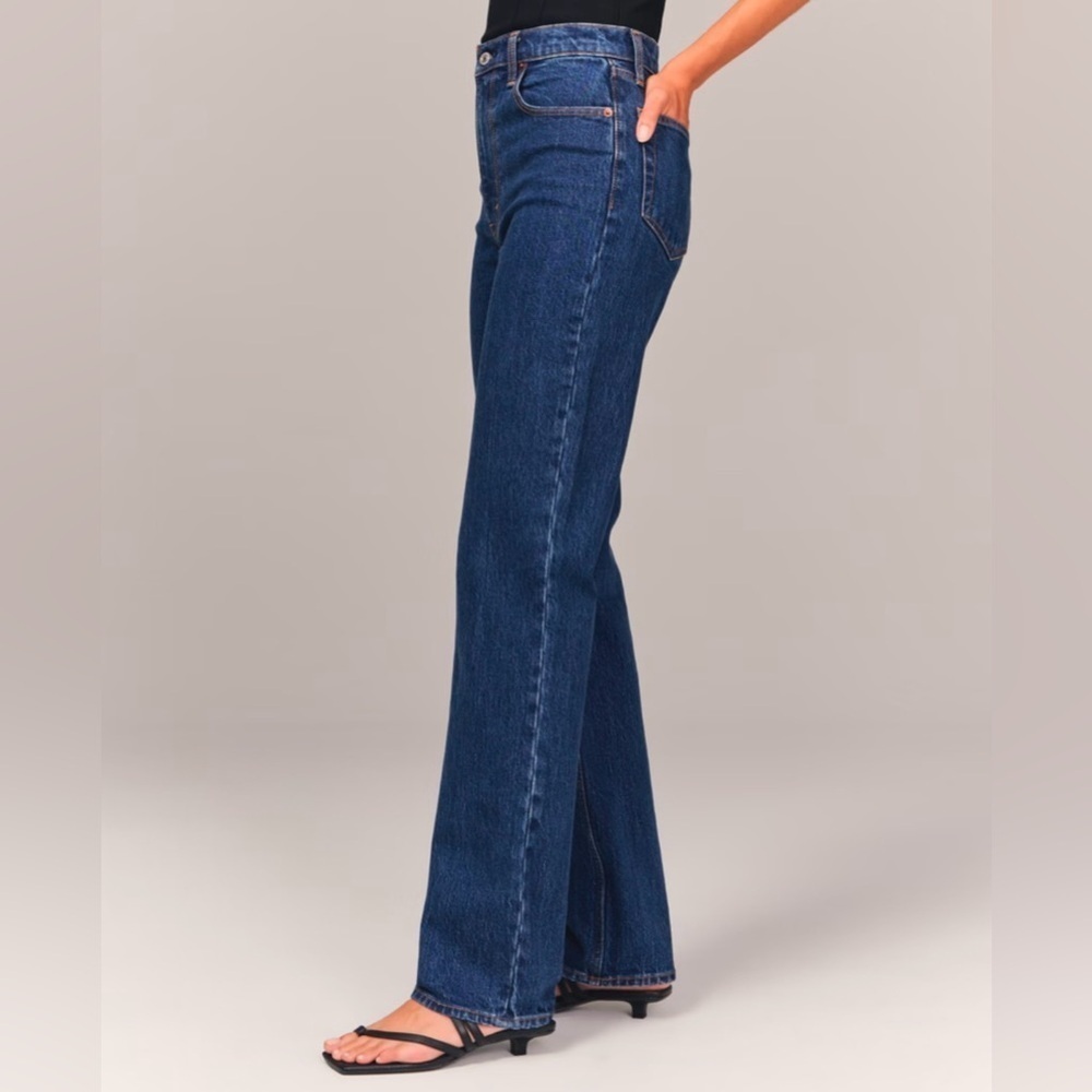 NWT Abercrombie & Fitch Ultra High Rise 90s Straight Jean Dark Wash Size 29 / 8R